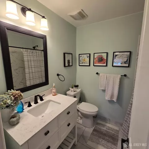 Bath - 71 Bimini Dr, Berkeley, NJ 08757 photo 1 of 3