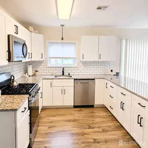 Kitchen - 71 Bimini Dr, Berkeley, NJ 08757 photo 3 of 4