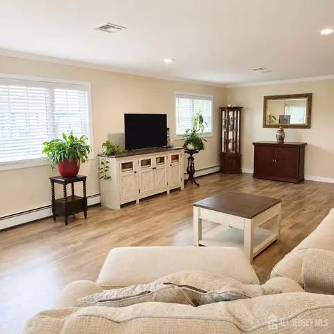 Living - 71 Bimini Dr, Berkeley, NJ 08757 photo 3 of 3