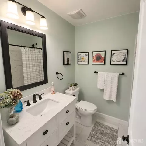 Bath - 71 Bimini Dr, Berkeley, NJ 08757 photo 2 of 3