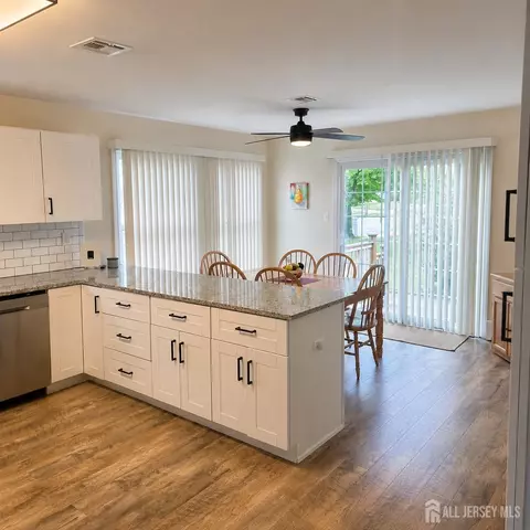 Kitchen - 71 Bimini Dr, Berkeley, NJ 08757 photo 1 of 4