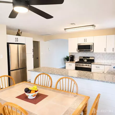 Kitchen - 71 Bimini Dr, Berkeley, NJ 08757 photo 4 of 4