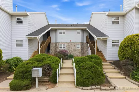 194 Bexley Ln, Piscataway, NJ 08854