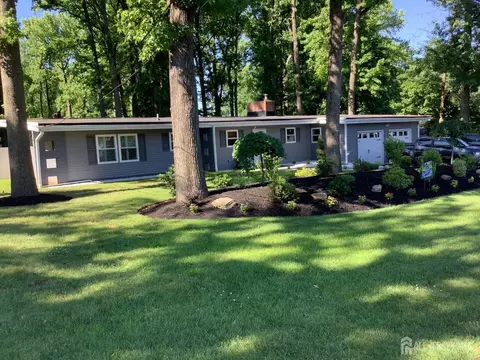 12 Taylor Dr, New Brunswick, NJ 08901