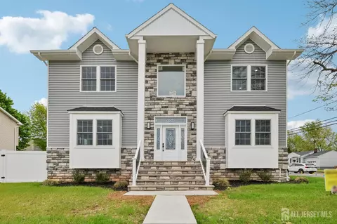 239 Suttons Ln, Edison, NJ 08817