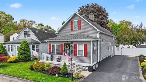 32 Lloyd St, Edison, NJ 08817