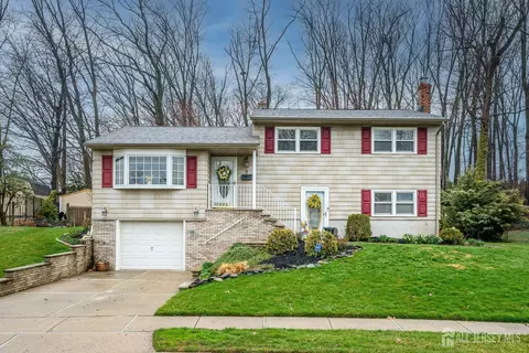 8 Adelphi Ct, Edison, NJ 08837