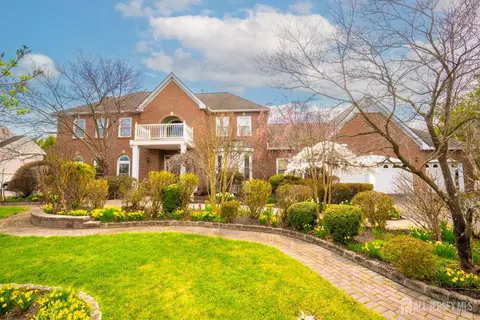31 Kinglet Dr, Plainsboro, NJ 08536