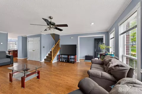 13 Diaz Ct, Franklin Park, NJ 08823