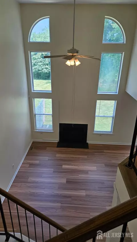 405 Cobblestone Ct, South Brunswick, NJ 08852