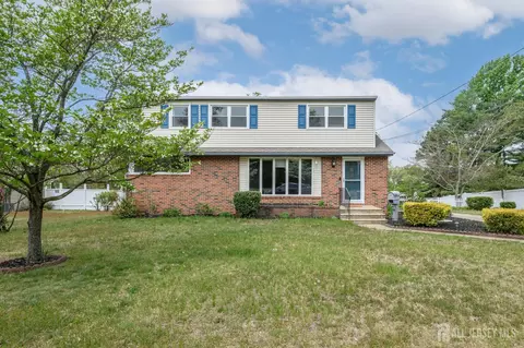 6 Sunset Dr, Voorhees, NJ 08043