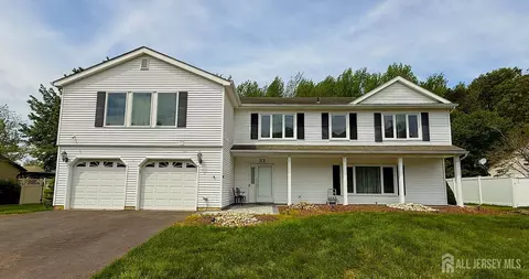 33 Surrey Dr, Old Bridge, NJ 08857