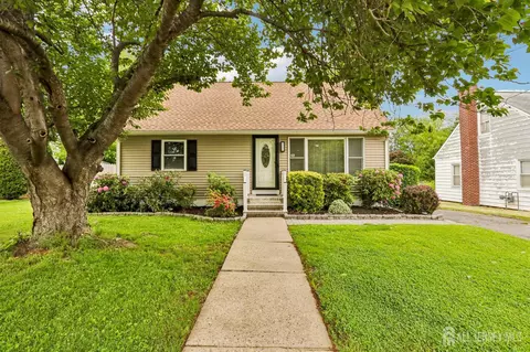 13 Spruce Ave, Fieldsboro, NJ 08505