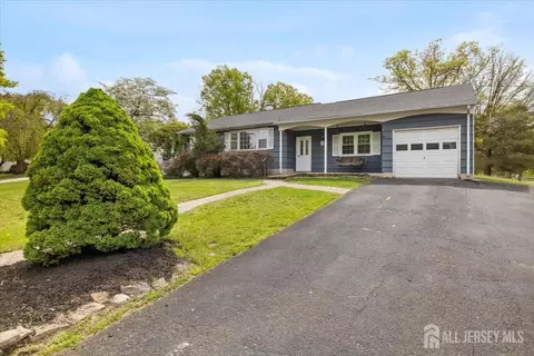 91 Seymour Ter, Piscataway, NJ 08854