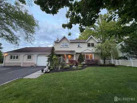 688 Grove Ave, Edison, NJ 08820