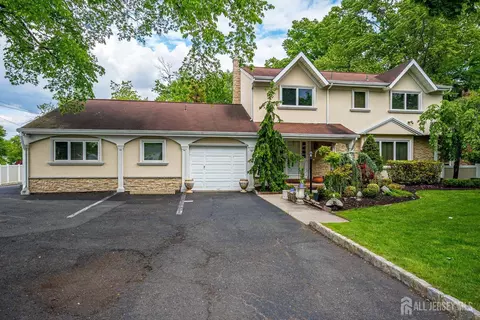 688 Grove Ave, Edison, NJ 08820