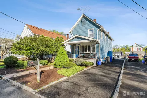 42 John St, Helmetta, NJ 08828
