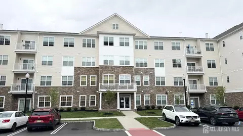 542 Lorhan Dr, Piscataway, NJ 08854