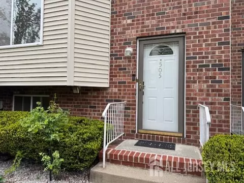 505 Holly Dr, Perth Amboy, NJ 08861