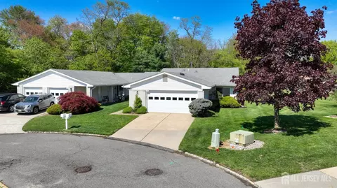 729 Ralston Plz # -B, Monroe Township, NJ 08831