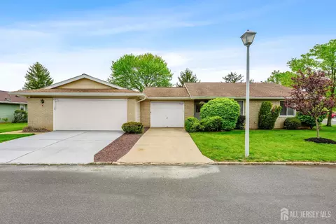 419 Andover Dr # -B, Monroe, NJ 08831