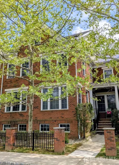 10 Okeson St, Plainsboro, NJ 08536