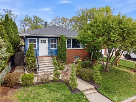 5 Rhode St, Sayreville, NJ 08872