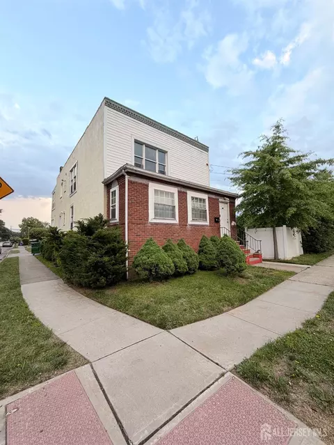 44 E Tappen St, Port Reading, NJ 07064