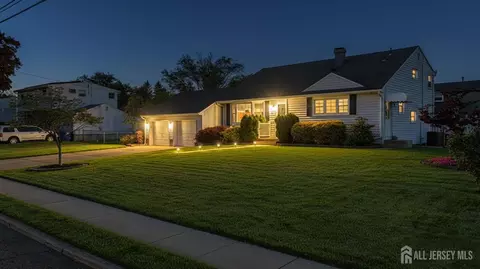 1391 Mohawk Rd, North Brunswick, NJ 08902