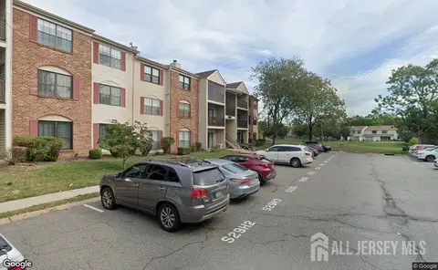400 Lancaster Ct, Piscataway, NJ 08854