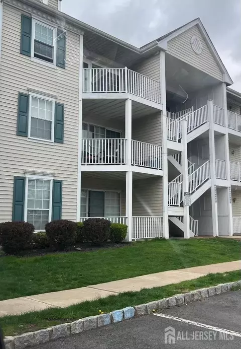 102 Albury Way, North Brunswick, NJ 08902