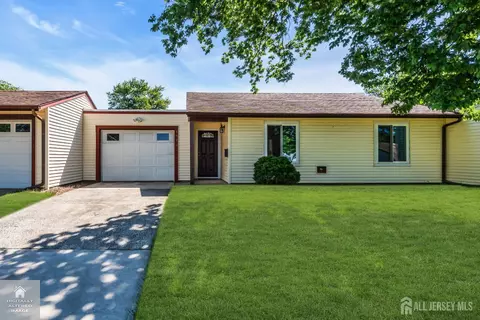 150 Maclura Plz #C, Monroe, NJ 08831