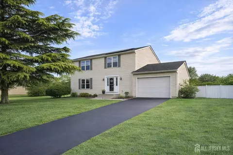 40 Jefferson Dr, Piscataway, NJ 08854