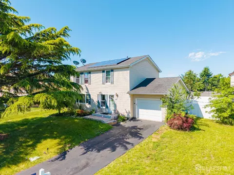 40 Jefferson Dr, Piscataway, NJ 08854