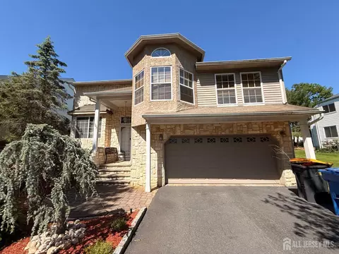 125 Wainwright Dr, Matawan, NJ 07747