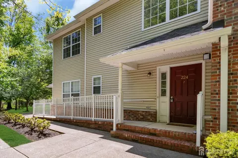224 Pinelli Dr, Piscataway, NJ 08854