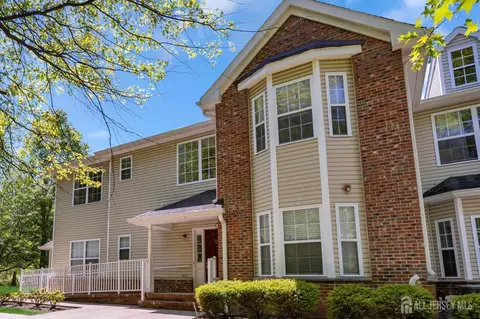 224 Pinelli Dr, Piscataway, NJ 08854