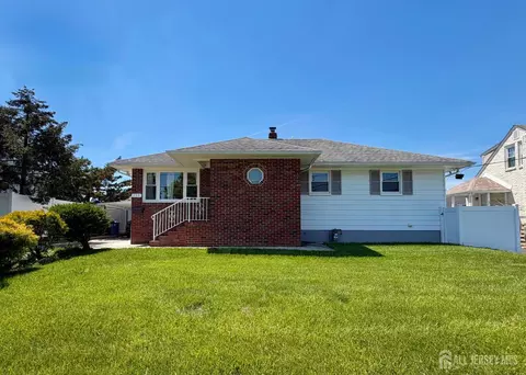 125 Hermann St, Carteret, NJ 07008