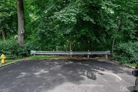 39 Forest Dr, Bloomfield, NJ 07003
