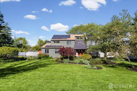 2 Pollak Ct, Plainsboro, NJ 08512