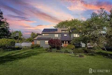 2 Pollak Ct, Plainsboro, NJ 08512