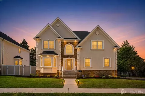 11 Goodrich St, Iselin, NJ 08830