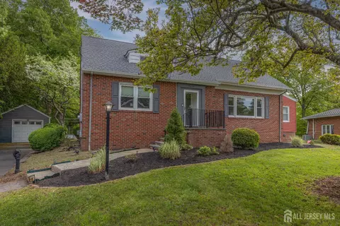 14 Meadowbrook Ln, Piscataway, NJ 08854