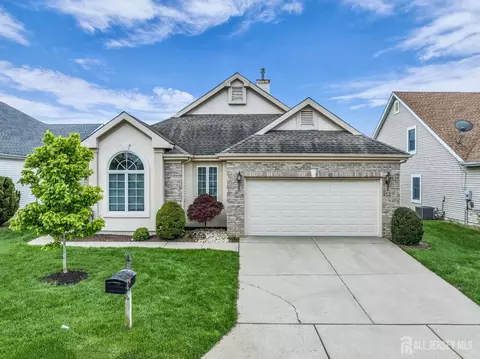 6 York Ct, Monroe, NJ 08831