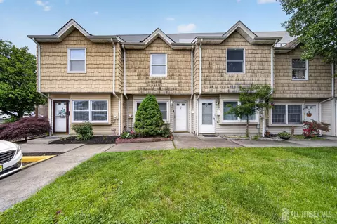 172 Roosevelt Ave #B, Carteret, NJ 07008