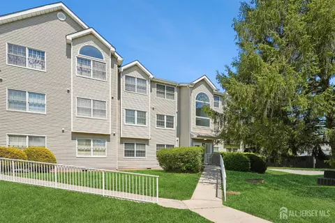 911 Edpas Rd, New Brunswick, NJ 08901