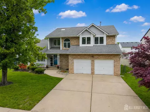 36 Lynn Ct, North Brunswick, NJ 08902