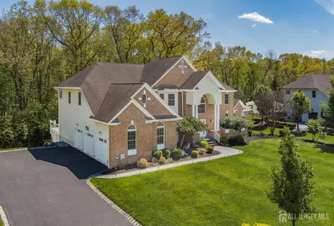 13 Schindler Ln, Monroe, NJ 08831