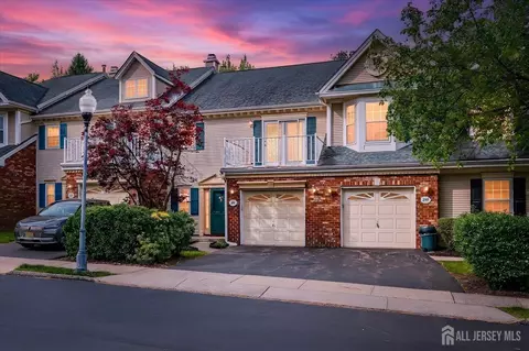 216 Amethyst Way #313, Franklin Park, NJ 08823