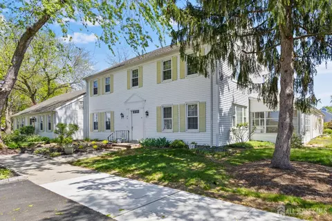 27 Bradford Ln #B, Monroe, NJ 08831